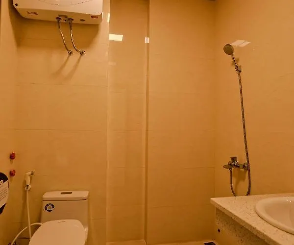 Hotel Manarola Bai Chay 3*