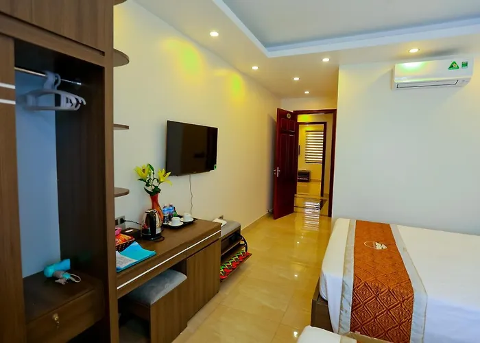 Hotel Manarola Bai Chay 3*